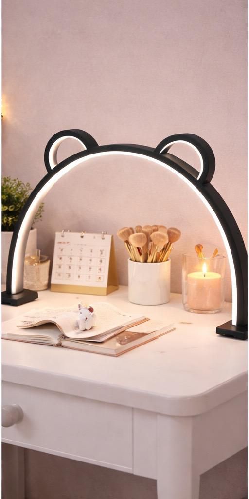 USB-Powered LED Nail Lamp with Metal Housing & Curved Arm - Adjustable Beauty for Gel Polish